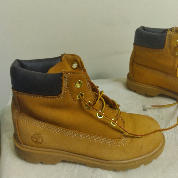 KIDS Tan Lace-Up Timberland Boots Size 11, Measures 6 Inches Inside - Picture 7 of 16